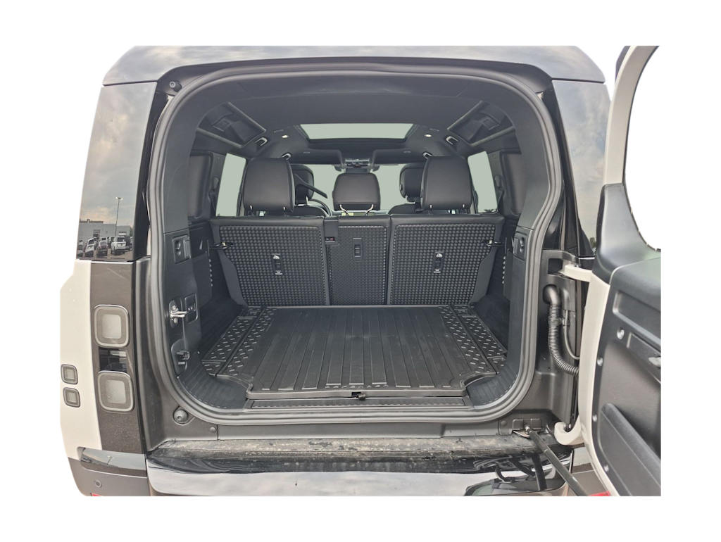 Thumbnail: 2026 Land Rover Defender - 17