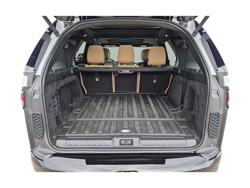 Thumbnail: 2025 Land Rover Discovery - 39