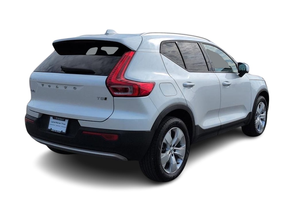 Thumbnail: 2022 Volvo XC40 - 21
