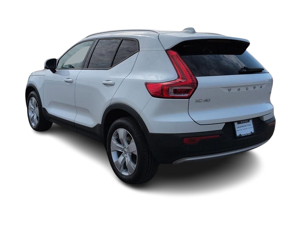 Thumbnail: 2022 Volvo XC40 - 4
