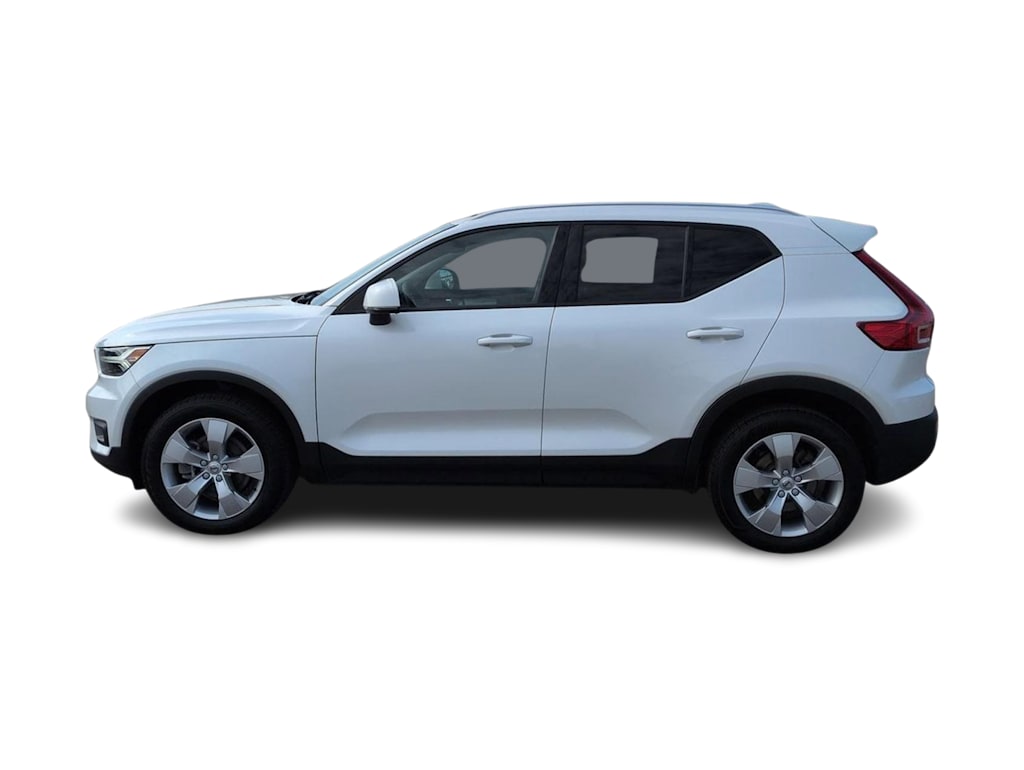 Thumbnail: 2022 Volvo XC40 - 3