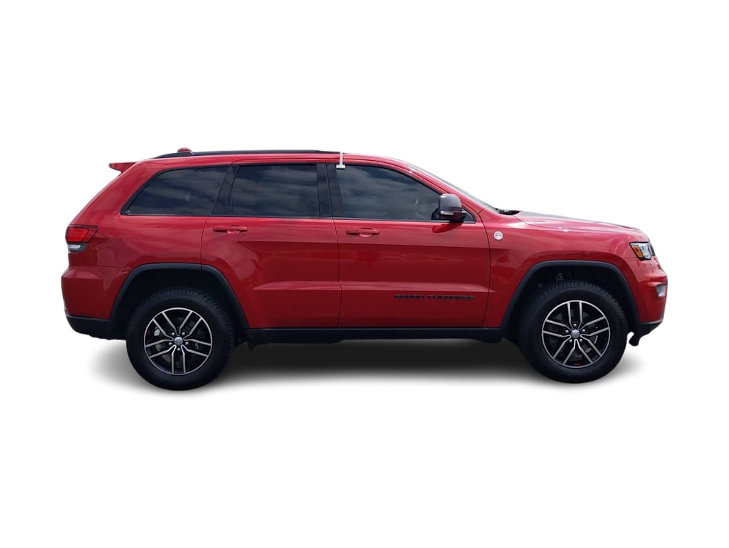 Thumbnail: 2018 Jeep Grand Cherokee - 28