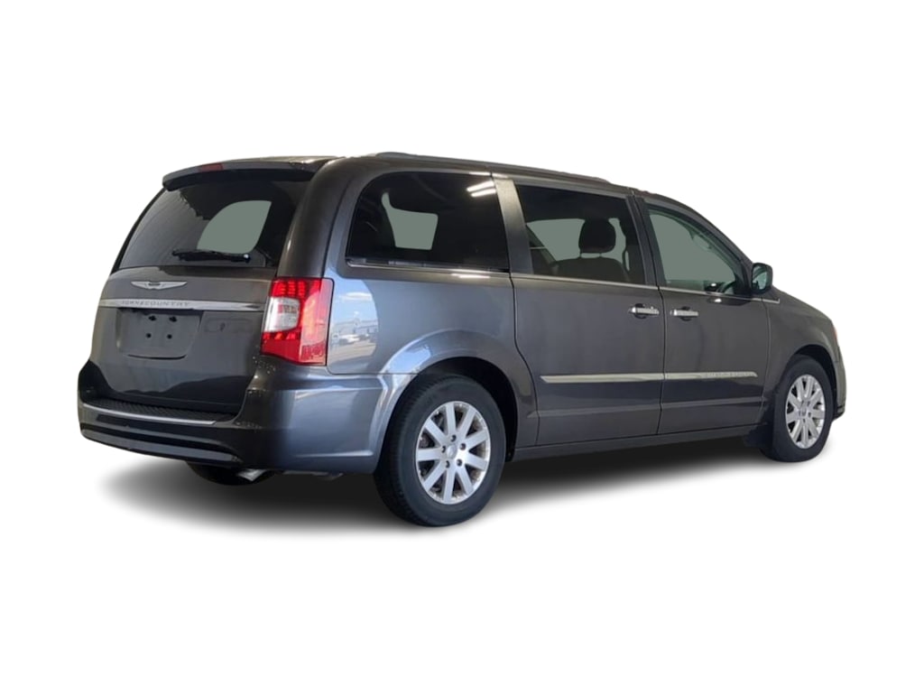 Thumbnail: 2016 Chrysler Town & Country - 21