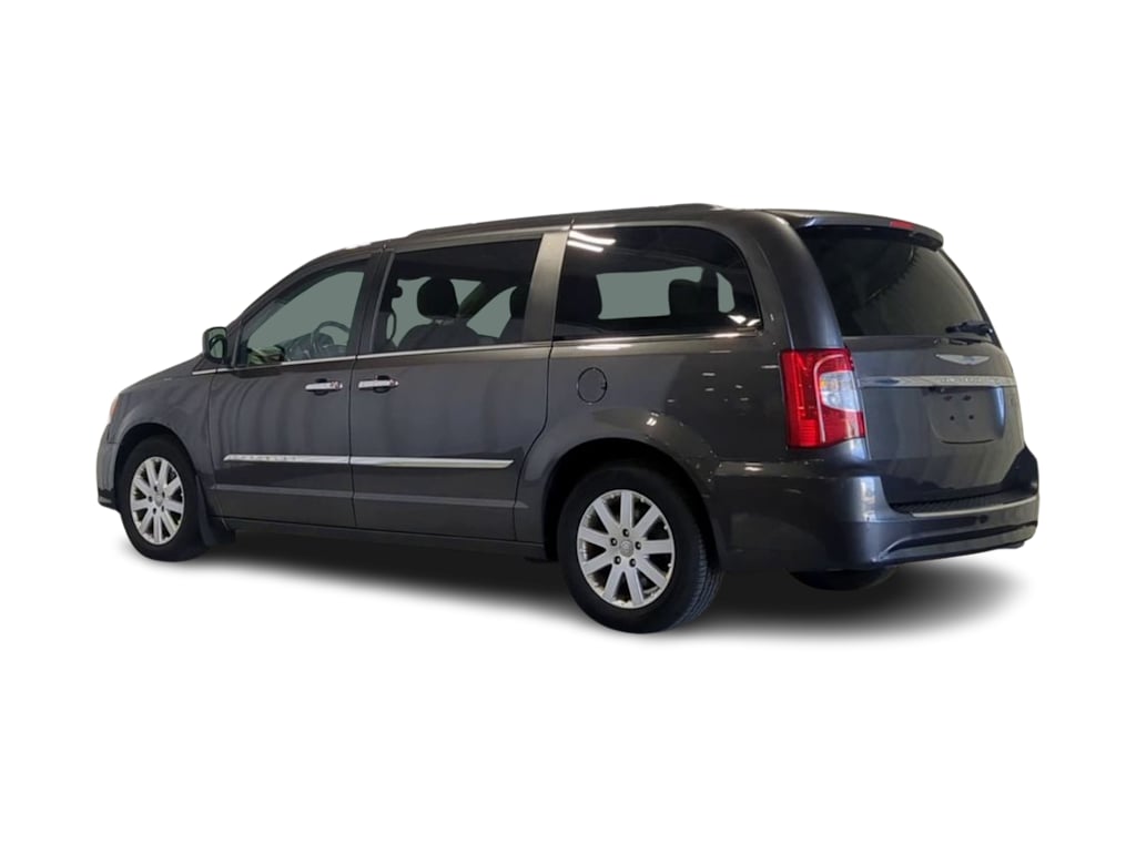 Thumbnail: 2016 Chrysler Town & Country - 4