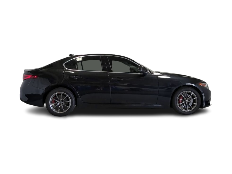 Thumbnail: 2018 Alfa Romeo Giulia - 22