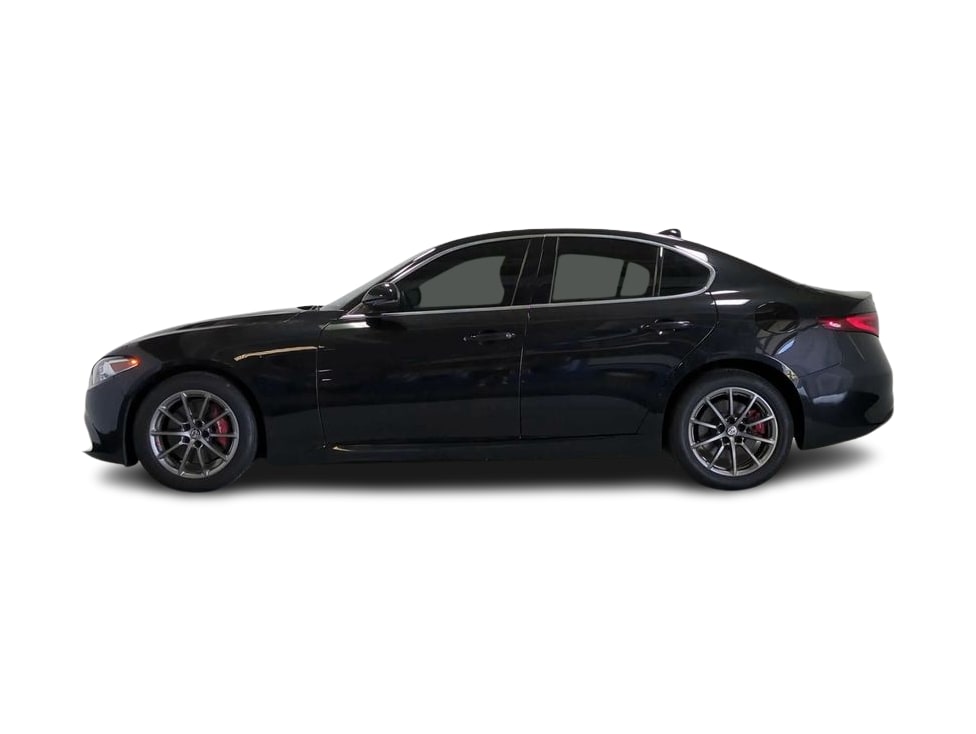Thumbnail: 2018 Alfa Romeo Giulia - 3