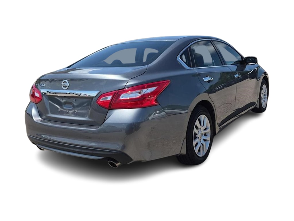 Thumbnail: 2017 Nissan Altima - 20