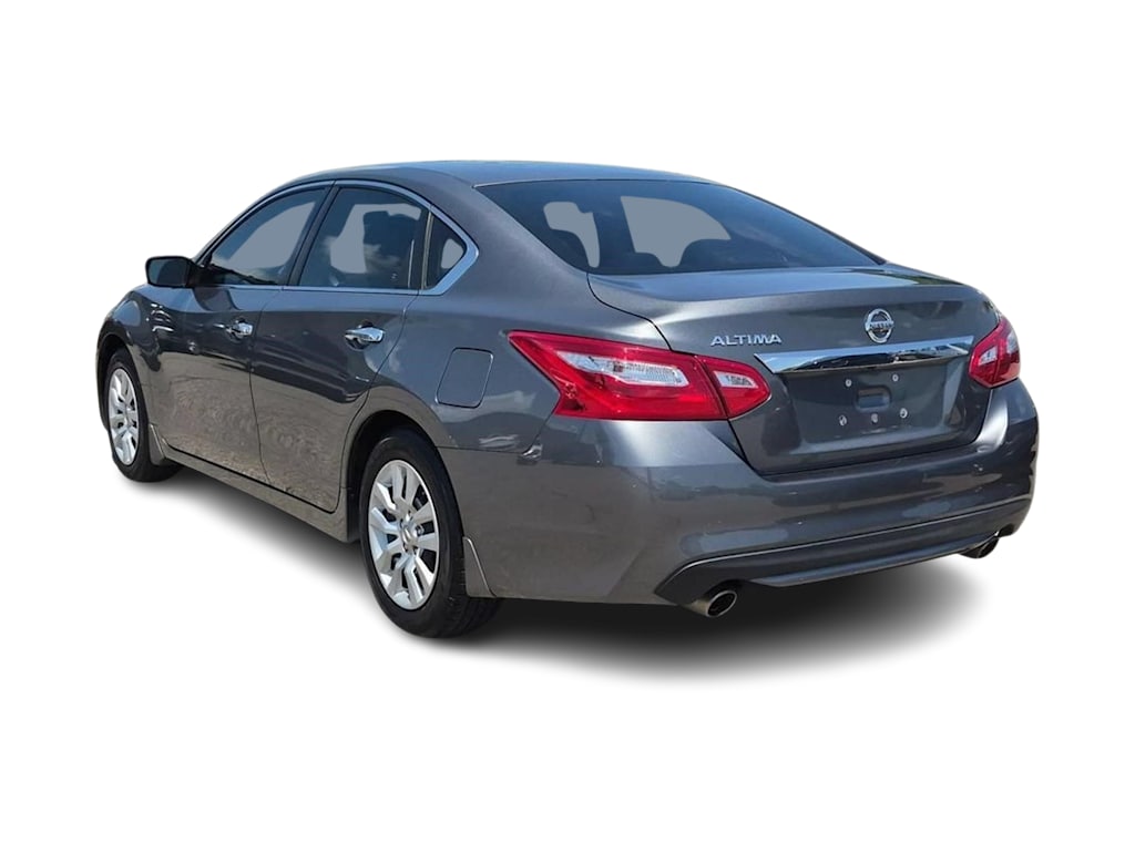Thumbnail: 2017 Nissan Altima - 4