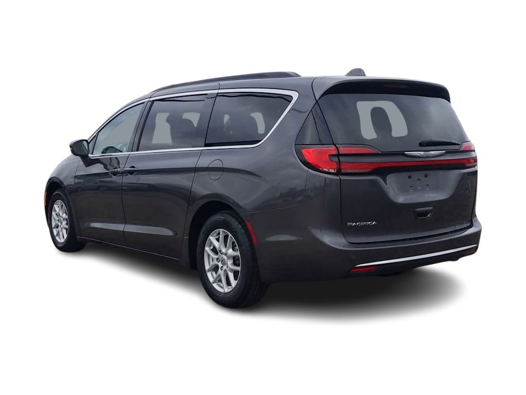 2022 Chrysler Pacifica Touring L 4