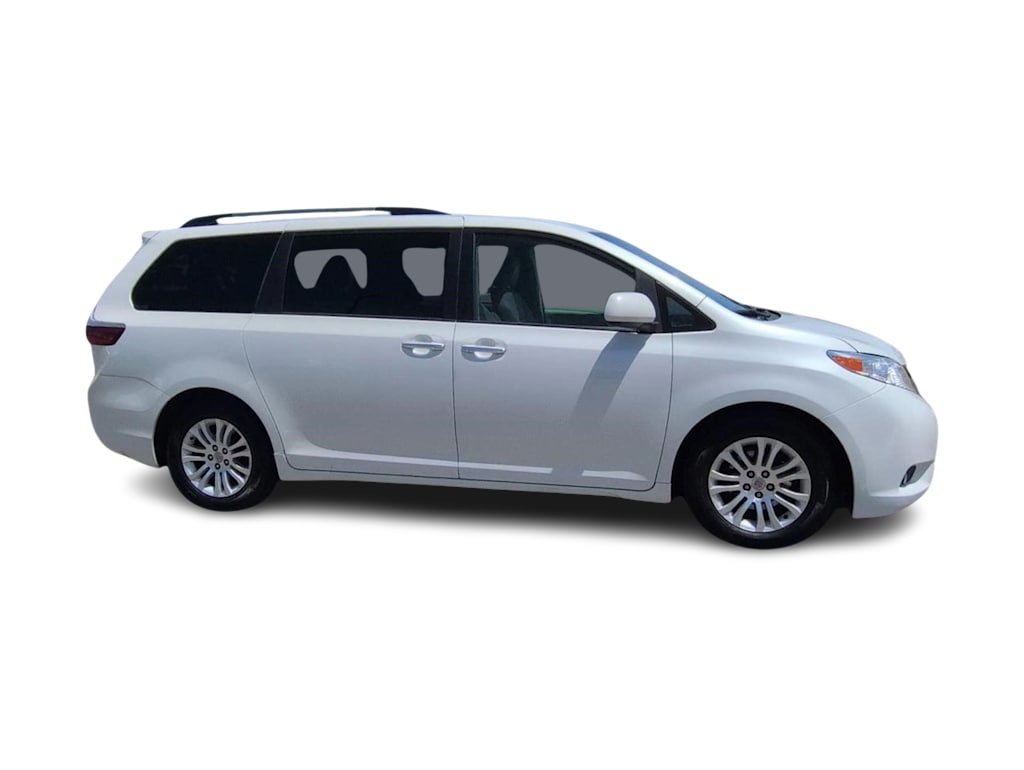 Thumbnail: 2015 Toyota Sienna - 21