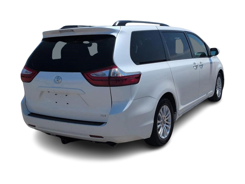 Thumbnail: 2015 Toyota Sienna - 20