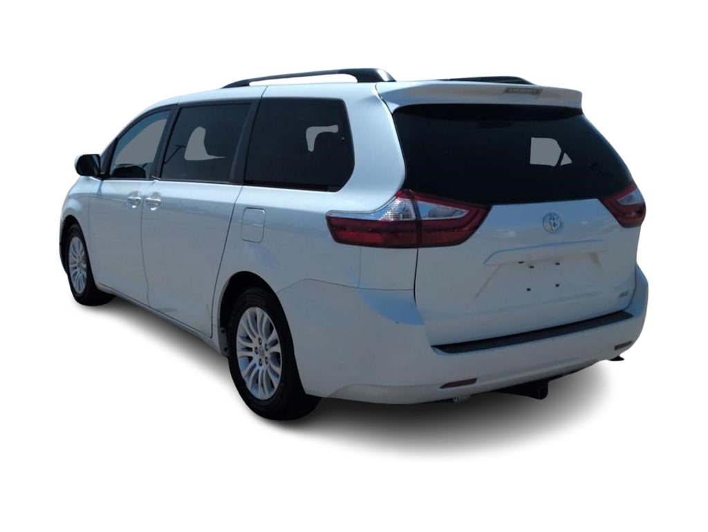 Thumbnail: 2015 Toyota Sienna - 4