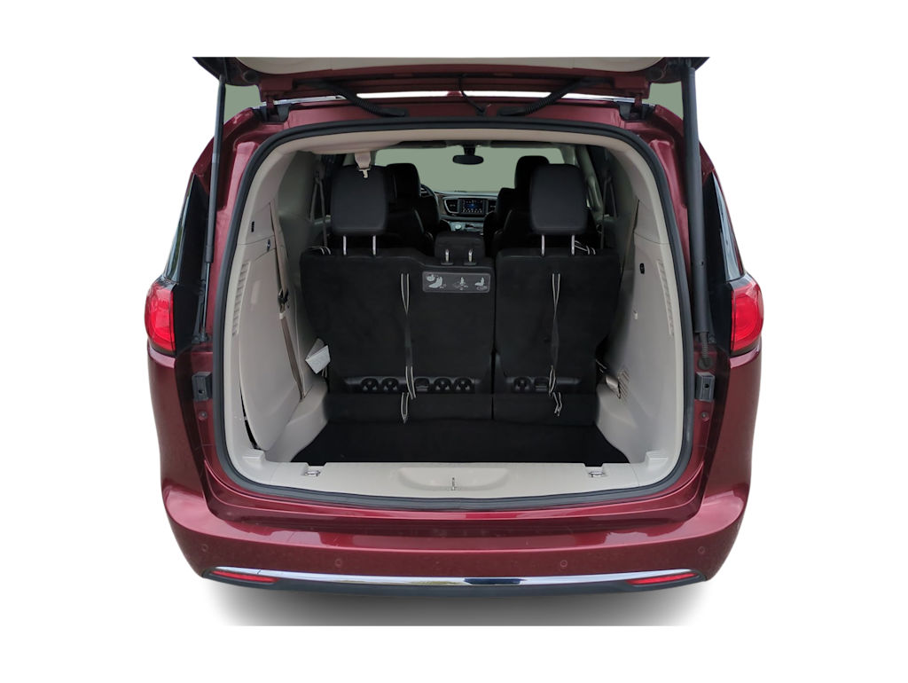 Thumbnail: 2018 Chrysler Pacifica - 17