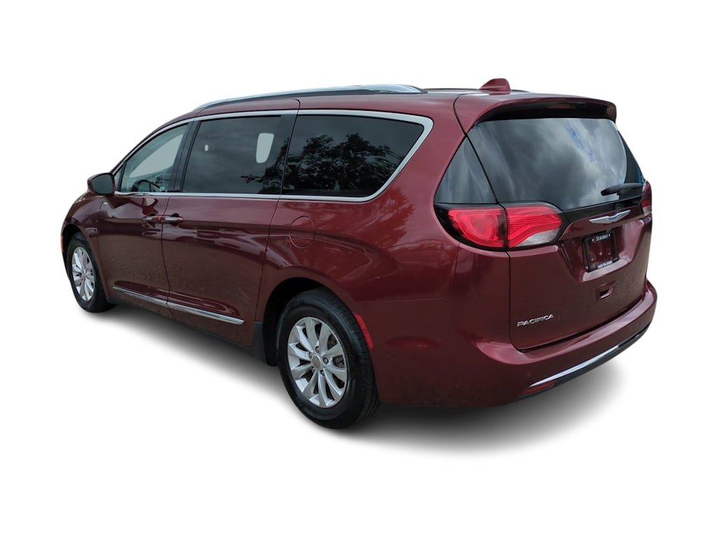 Thumbnail: 2018 Chrysler Pacifica - 4