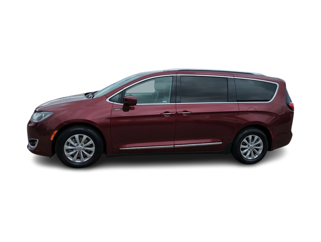 Thumbnail: 2018 Chrysler Pacifica - 3
