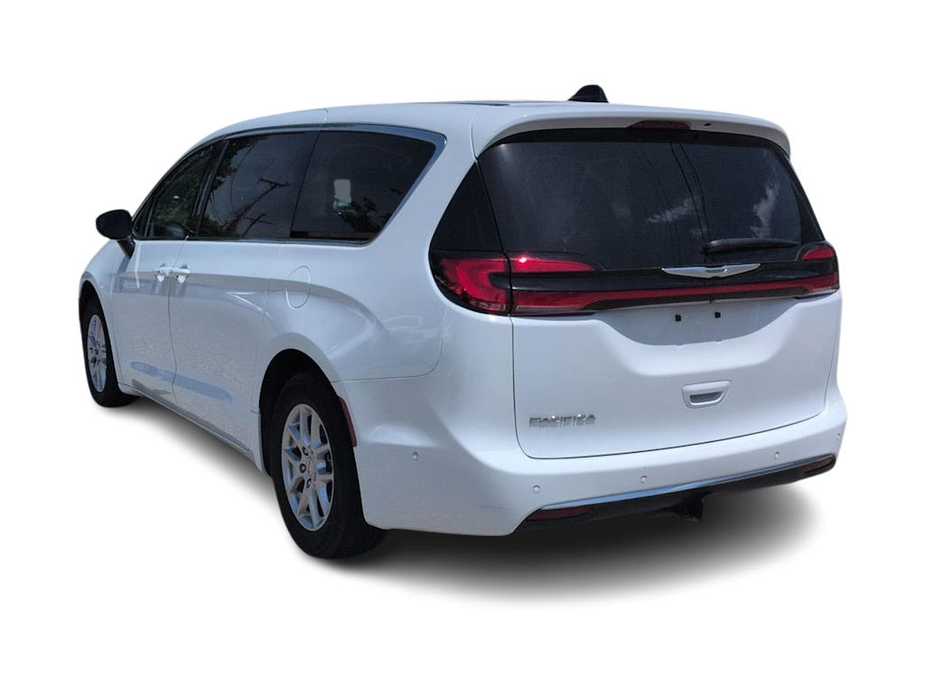 Thumbnail: 2023 Chrysler Pacifica - 4