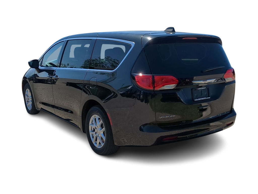 Thumbnail: 2022 Chrysler Voyager - 4
