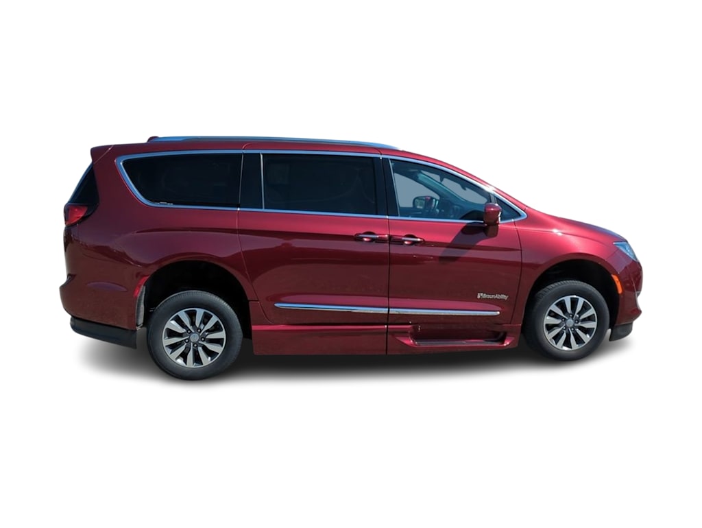 2020 Chrysler Pacifica  23