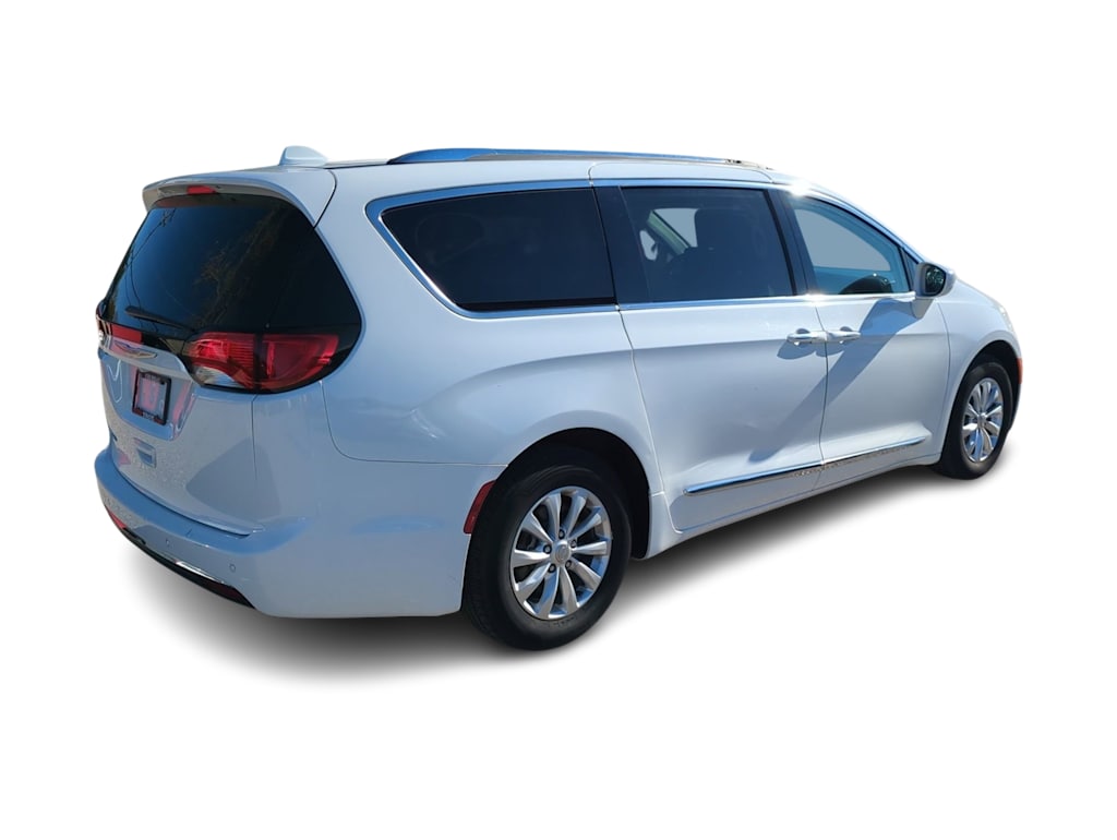 Thumbnail: 2018 Chrysler Pacifica - 23