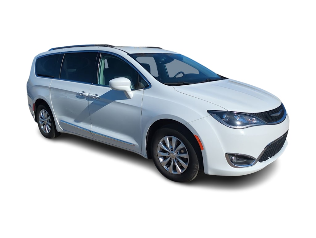 Thumbnail: 2018 Chrysler Pacifica - 21