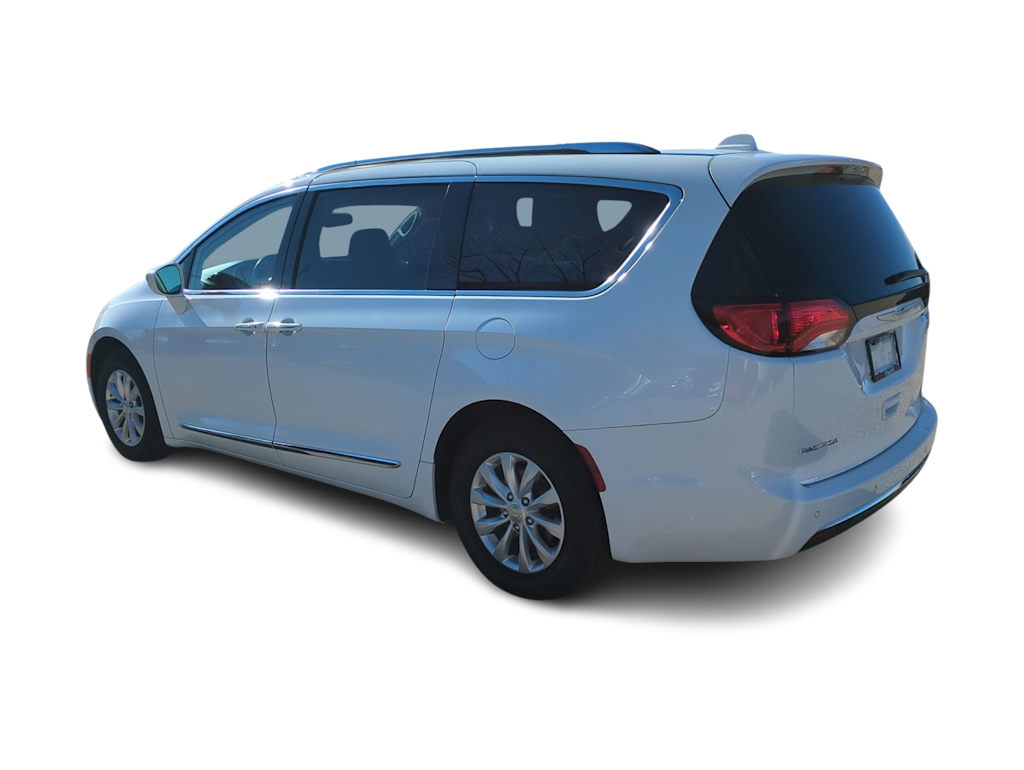 Thumbnail: 2018 Chrysler Pacifica - 4