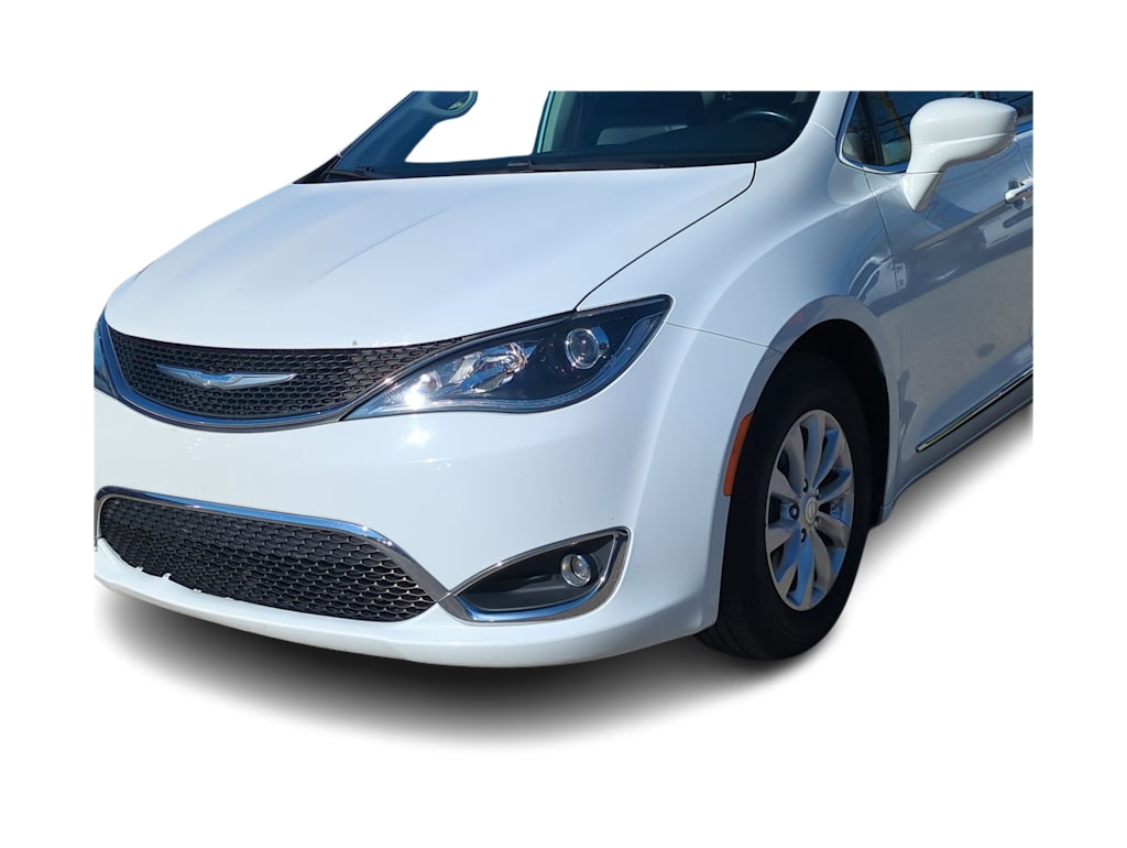 Thumbnail: 2018 Chrysler Pacifica - 25