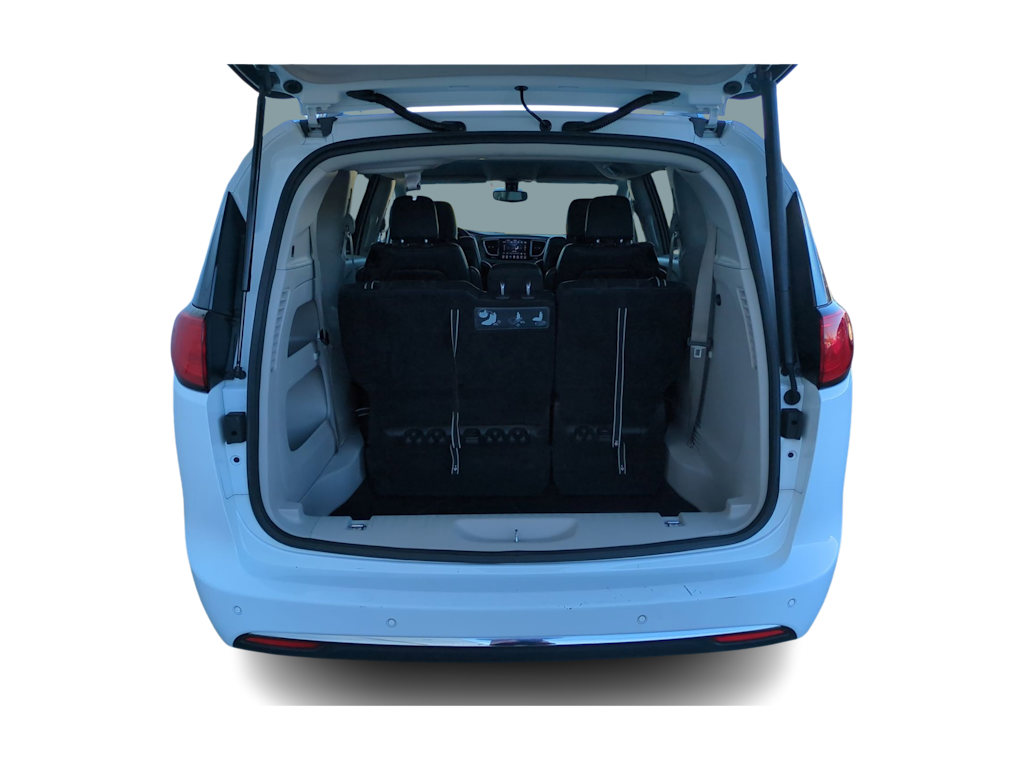 Thumbnail: 2018 Chrysler Pacifica - 18