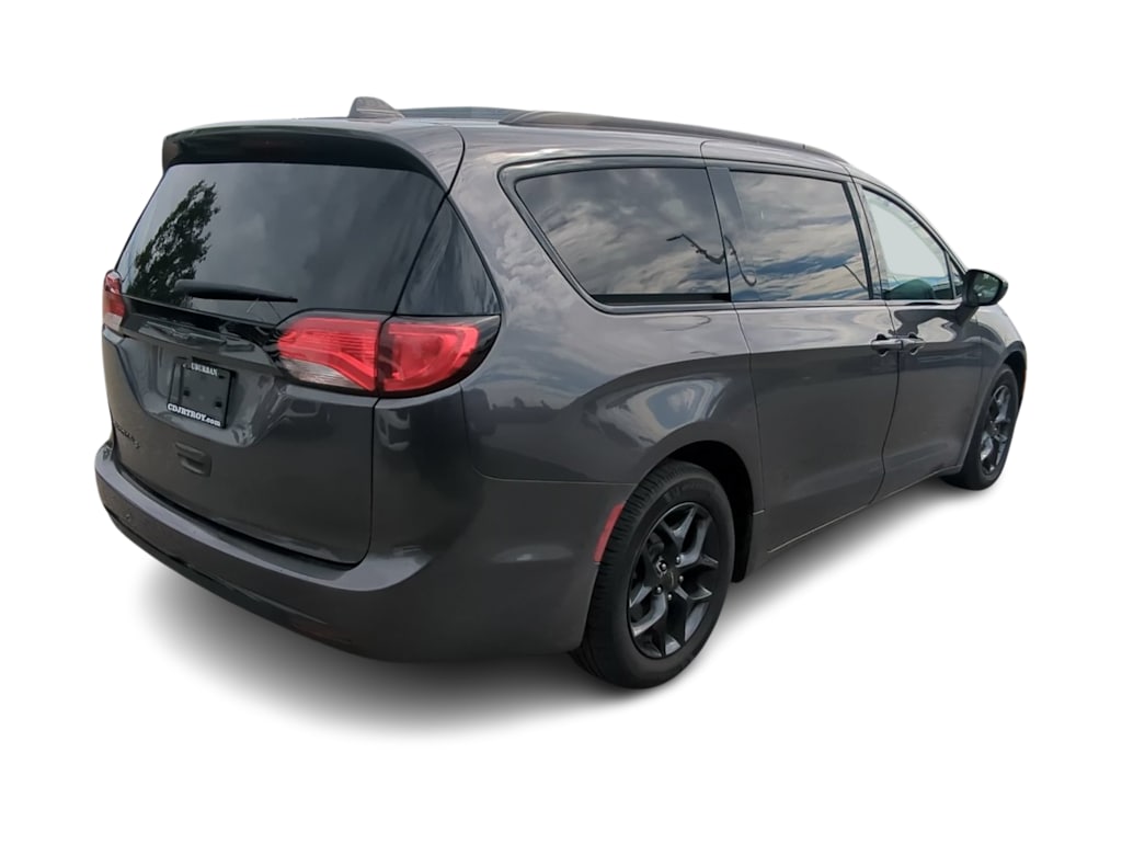 Thumbnail: 2019 Chrysler Pacifica - 20