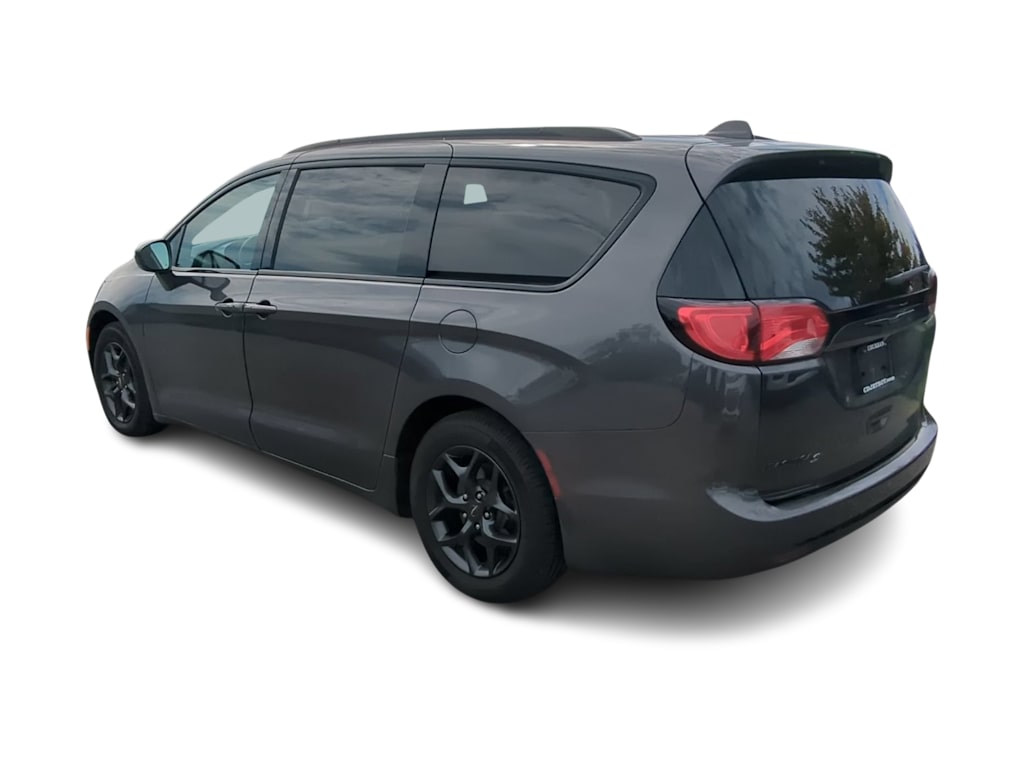 Thumbnail: 2019 Chrysler Pacifica - 4