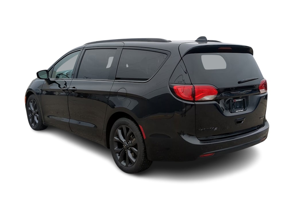 Thumbnail: 2019 Chrysler Pacifica - 4