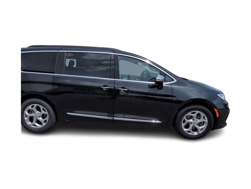 Thumbnail: 2023 Chrysler Pacifica - 22