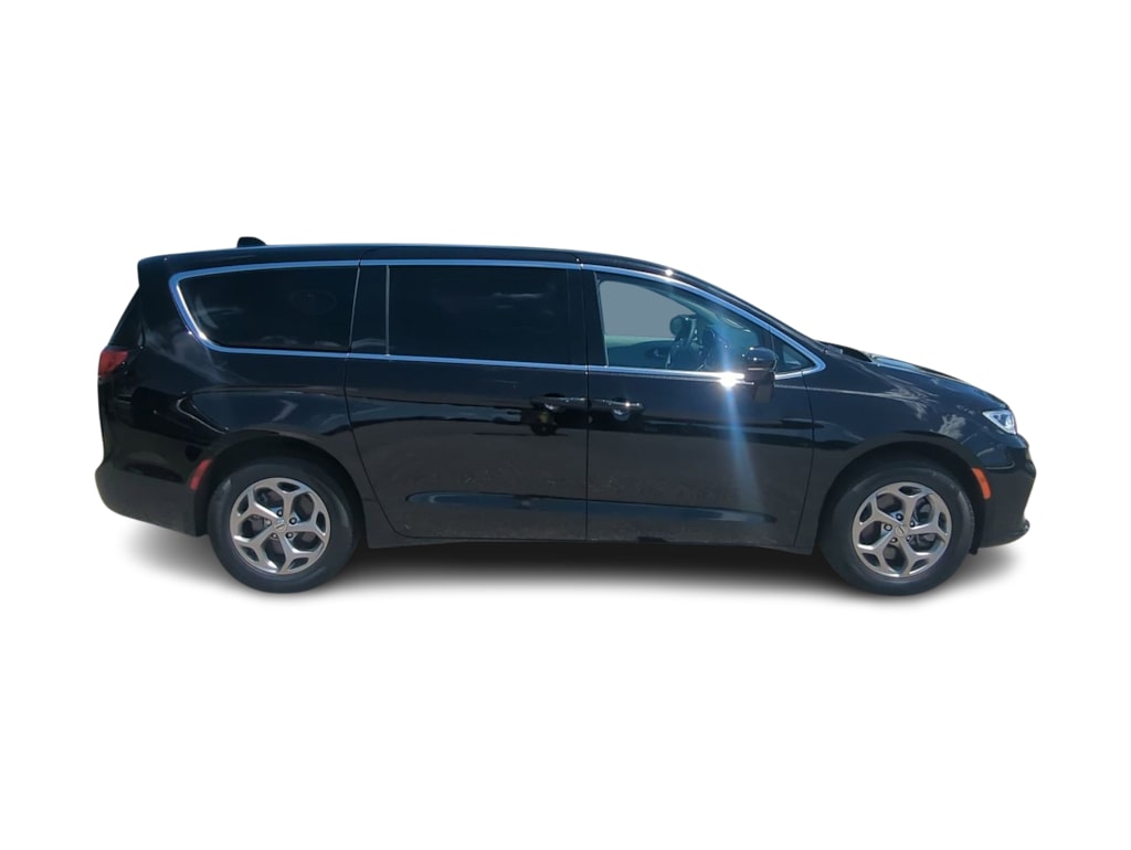 Thumbnail: 2024 Chrysler Pacifica - 22