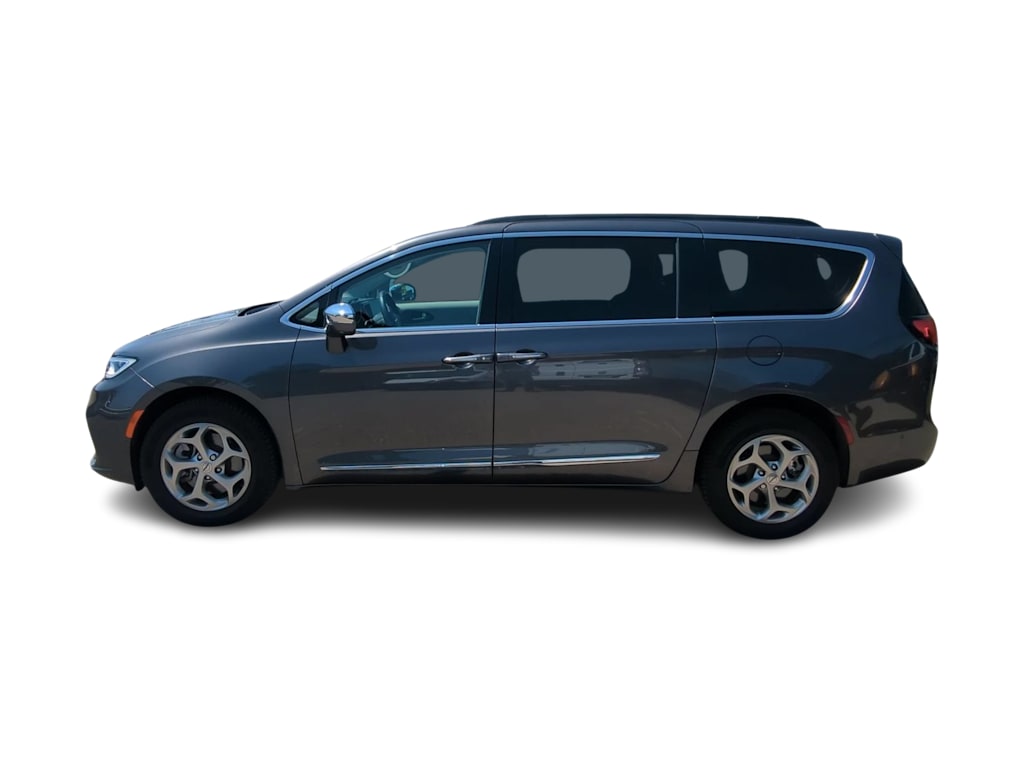 Thumbnail: 2022 Chrysler Pacifica - 3