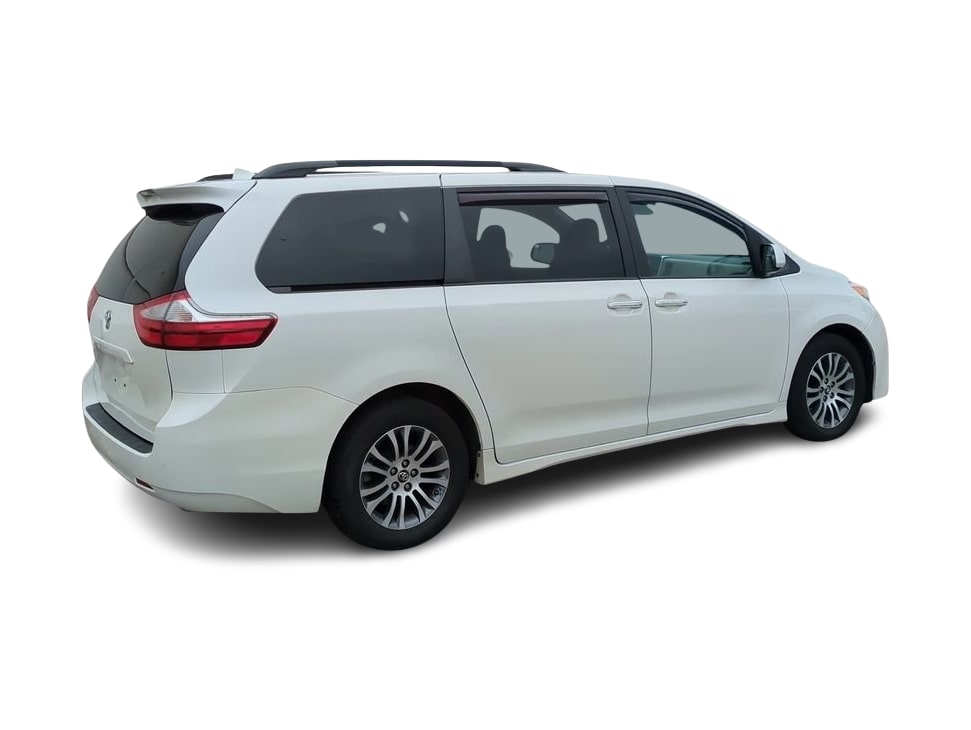 2018 Toyota Sienna XLE 22