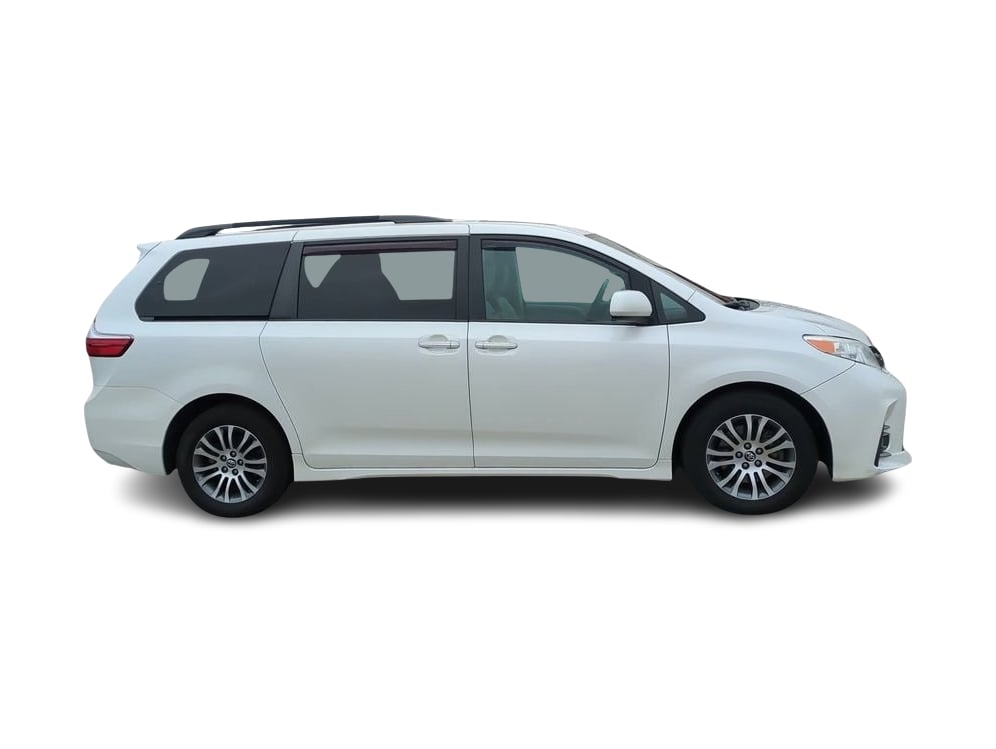 2018 Toyota Sienna XLE 23