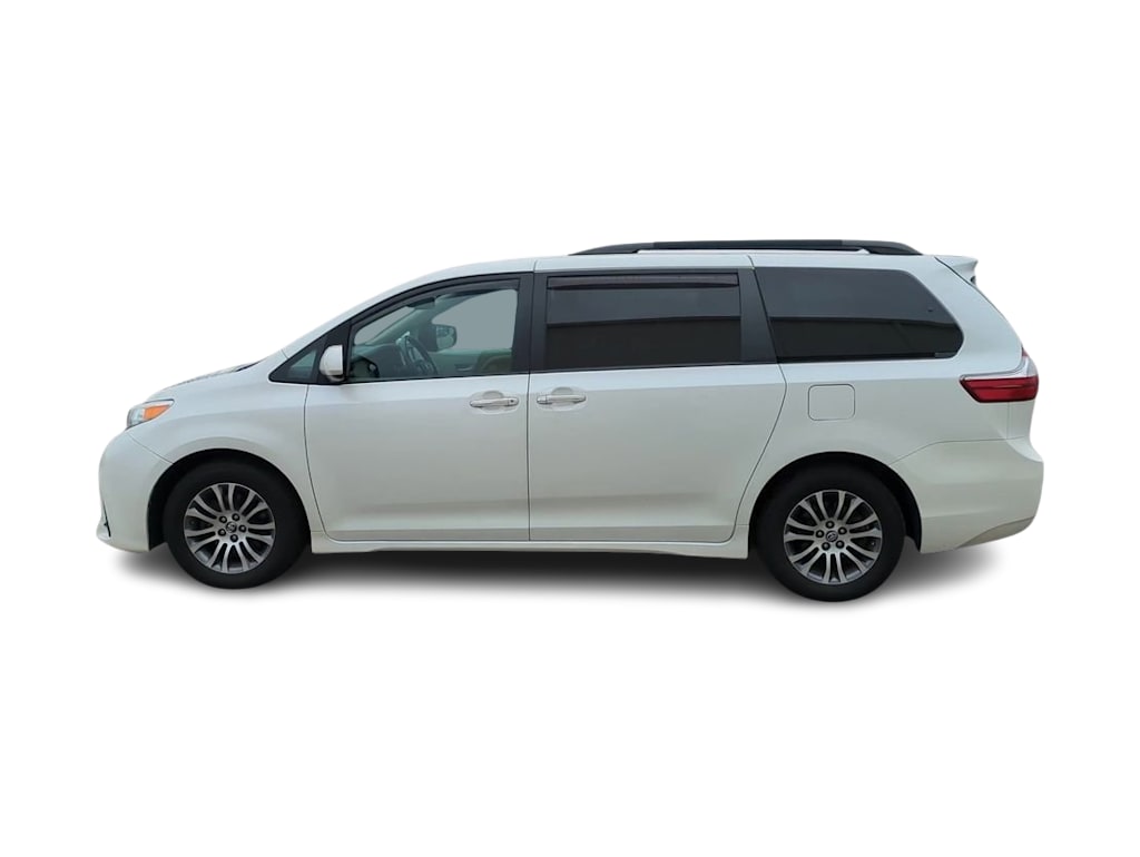 2018 Toyota Sienna XLE 21