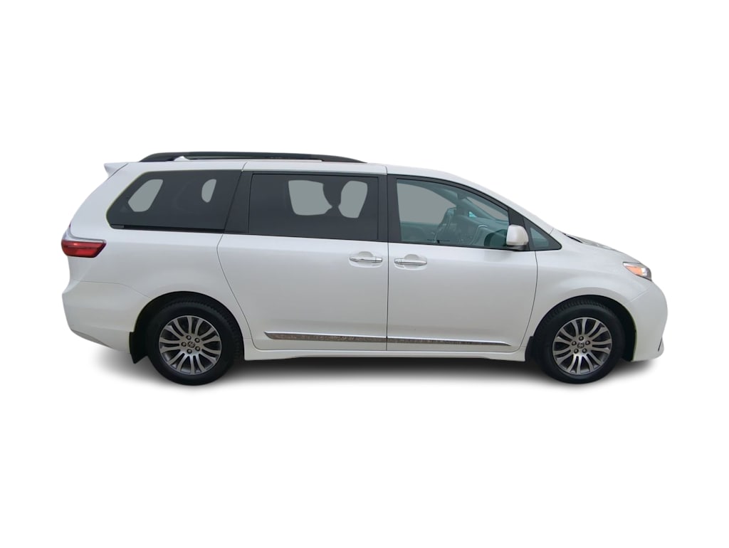 Thumbnail: 2020 Toyota Sienna - 21