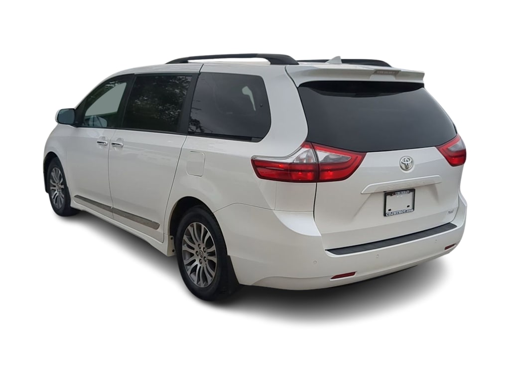 Thumbnail: 2020 Toyota Sienna - 4