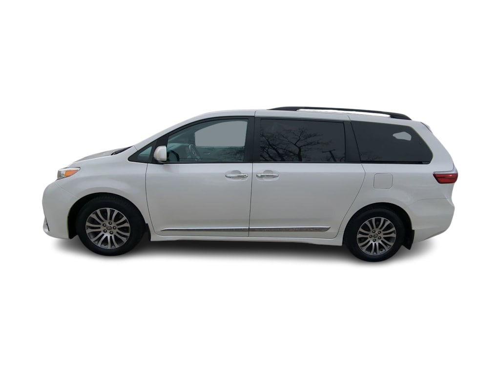 Thumbnail: 2020 Toyota Sienna - 3