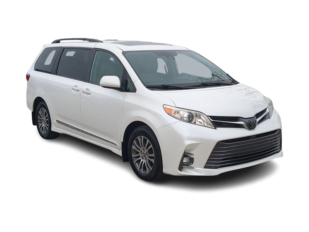 Thumbnail: 2020 Toyota Sienna - 18