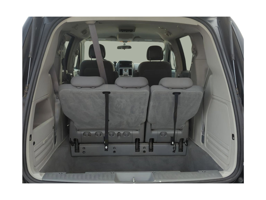 Thumbnail: 2010 Chrysler Town & Country - 16