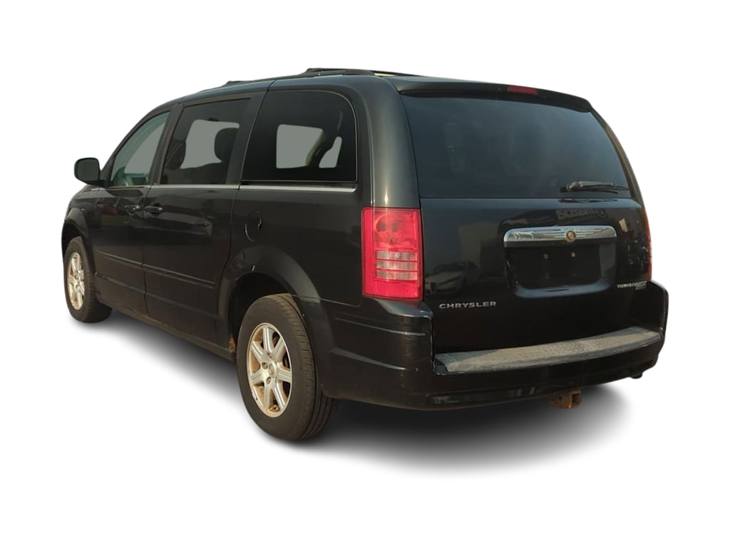 Thumbnail: 2010 Chrysler Town & Country - 4
