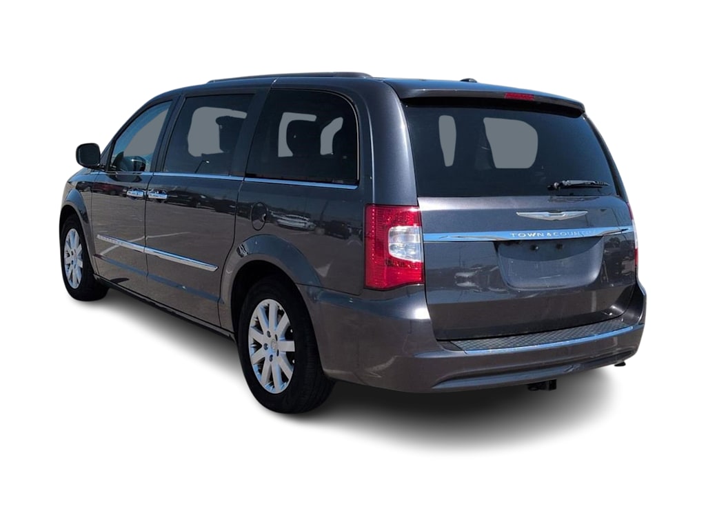 Thumbnail: 2016 Chrysler Town & Country - 4