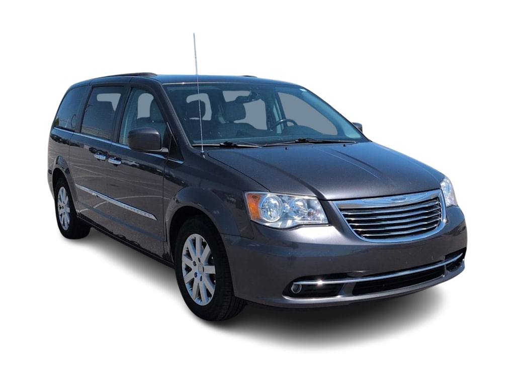 Thumbnail: 2016 Chrysler Town & Country - 16