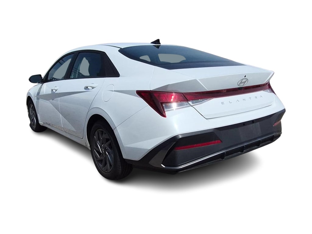 Thumbnail: 2024 Hyundai Elantra - 4