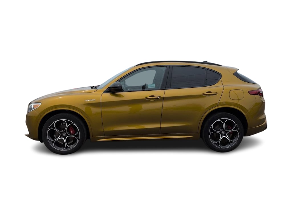 Thumbnail: 2023 Alfa Romeo Stelvio - 3