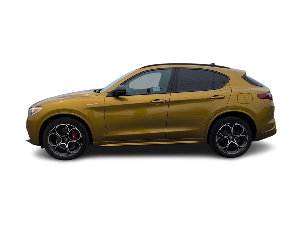 Thumbnail: 2023 Alfa Romeo Stelvio - 3