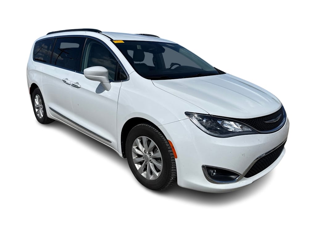 Thumbnail: 2017 Chrysler Pacifica - 16