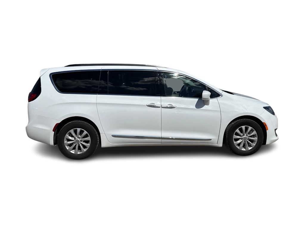 Thumbnail: 2017 Chrysler Pacifica - 20