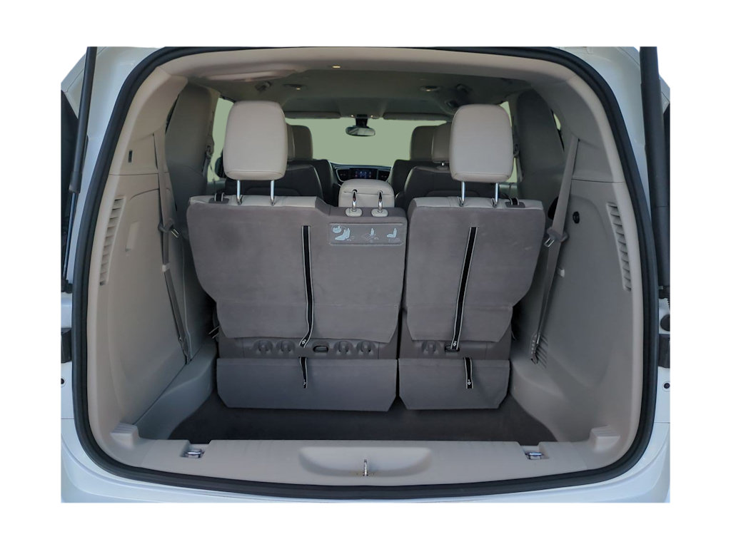 Thumbnail: 2017 Chrysler Pacifica - 16